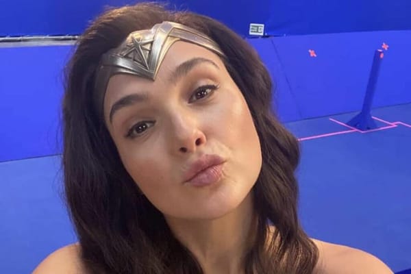 Gal Gadot pasa de Mujer Maravilla a bruja del cuento