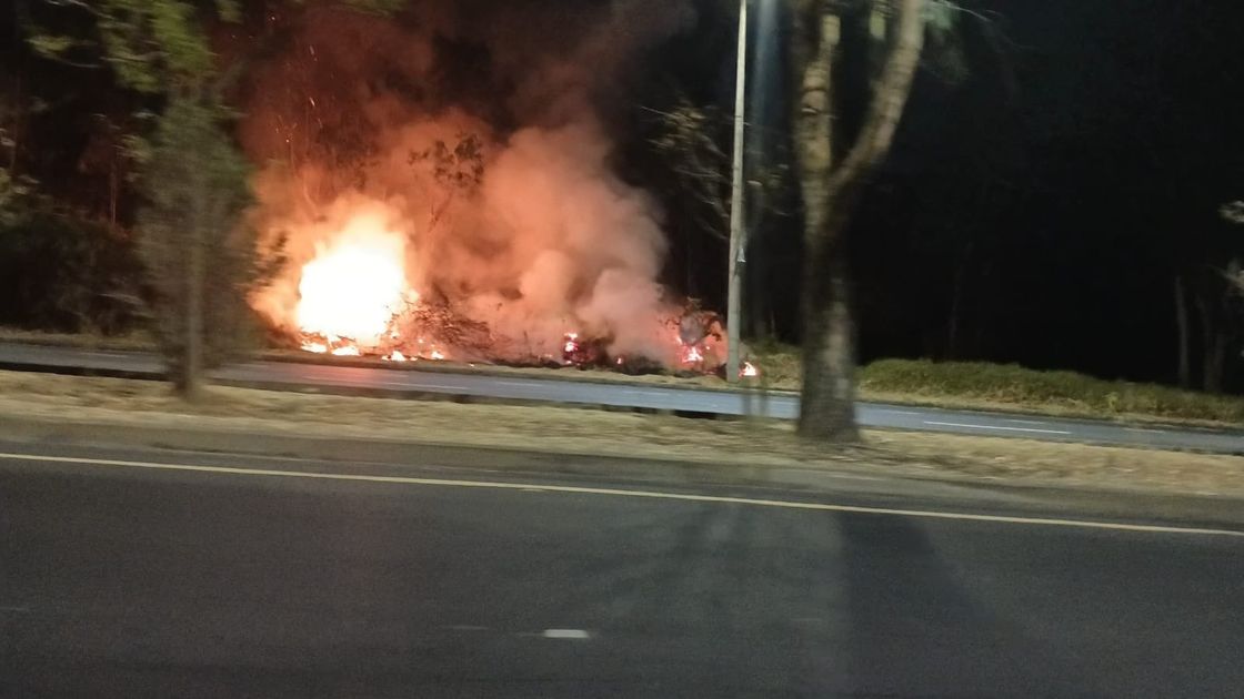 Incendio forestal en Quito deja 14 pacientes y una detención