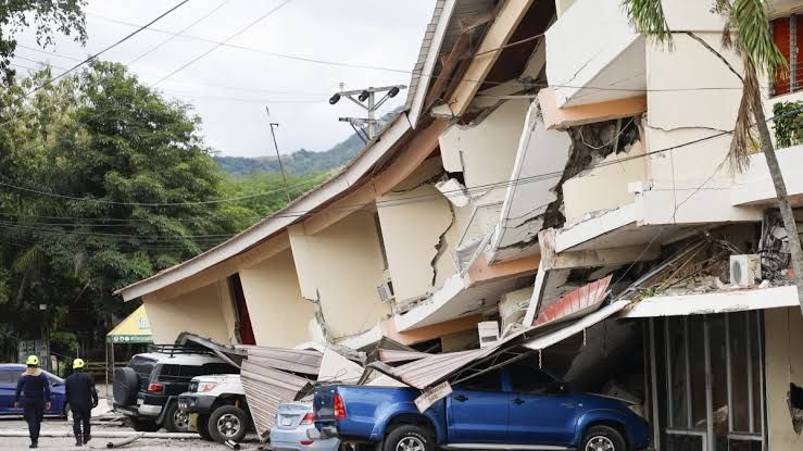 Terremoto de magnitud 7,7 sacude Panamá y deja más de 400 edificaciones dañadas