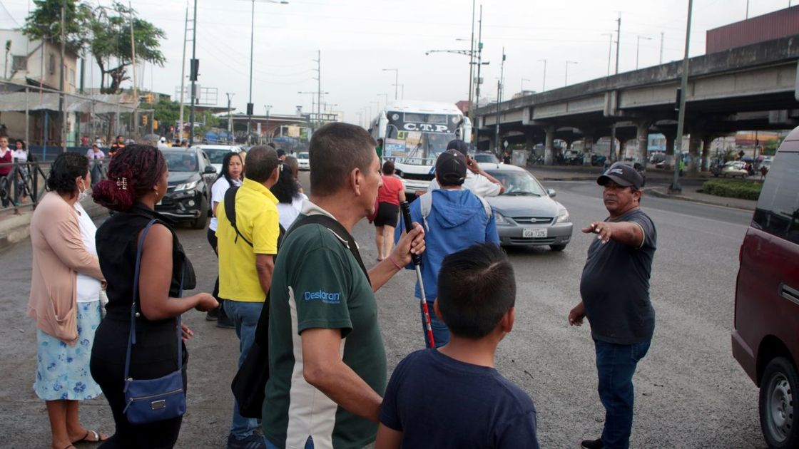 Video viral revela retiro masivo de taxis en Guayaquil: ¿Crisis del transporte o cambio regulatorio?