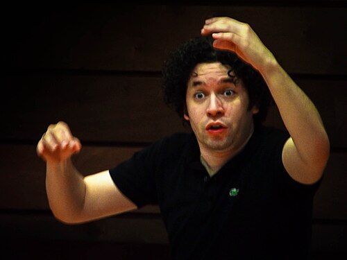 Dudamel pospone gira por España ante la crisis venezolana