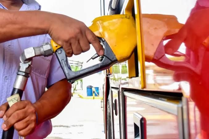 Alza récord del diésel global presiona costos de importación ecuatorianos