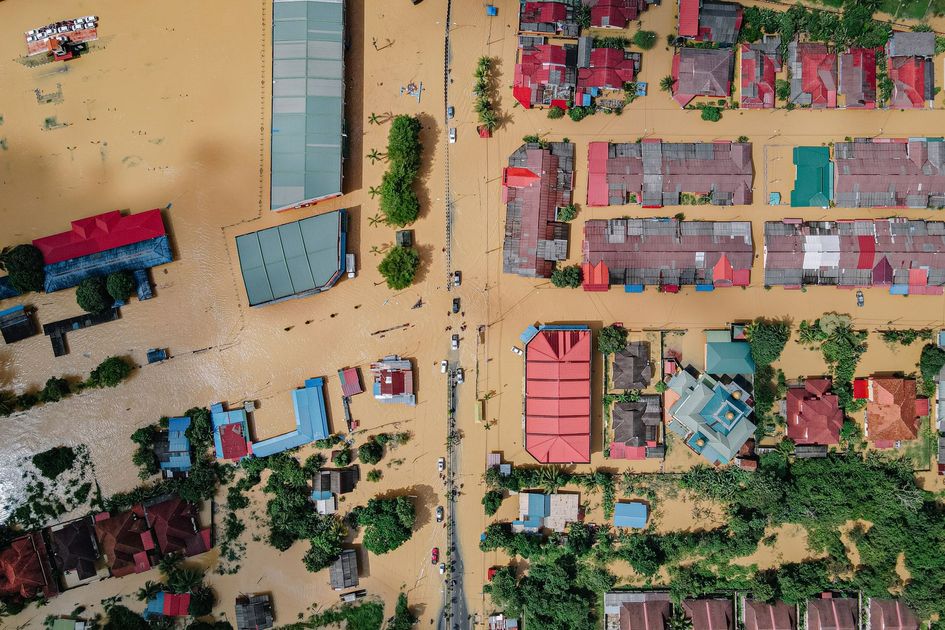 Lluvias intensas anegan calles de Guayaquil y exponen críticas brechas en gestión urbana