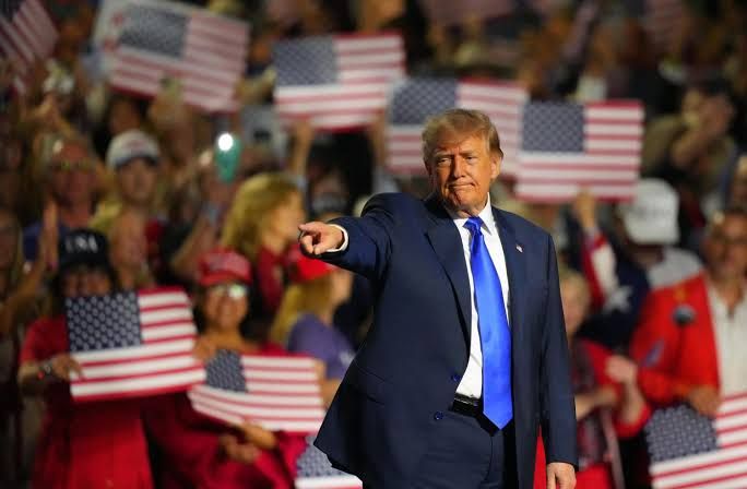 Trump promete US$5 mil a cada adulto por victoria republicana, ¿es viable o solo retórica?
