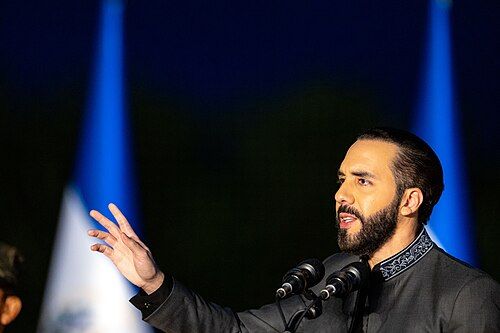 Nayib Bukele inscribe precandidatura para un tercer mandato presidencial en El Salvador