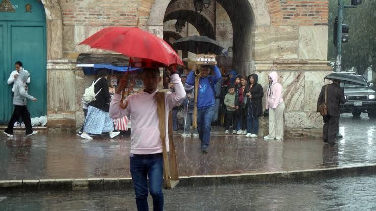 Inamhi alerta por intensas lluvias y vientos: riesgo de deslizamientos en todo Ecuador