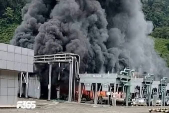 Ecuador retoma suministro energético al reparar incendio en estación de Baez