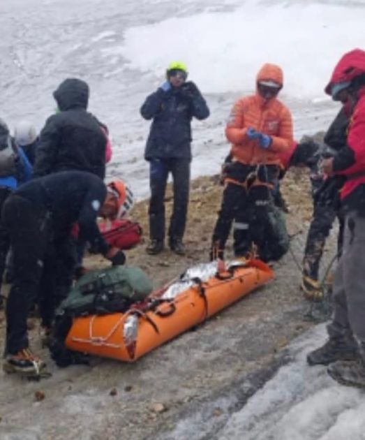 Mujer fallece en volcán Cayambe: La emergencia que movilizó un rescate de alta montaña