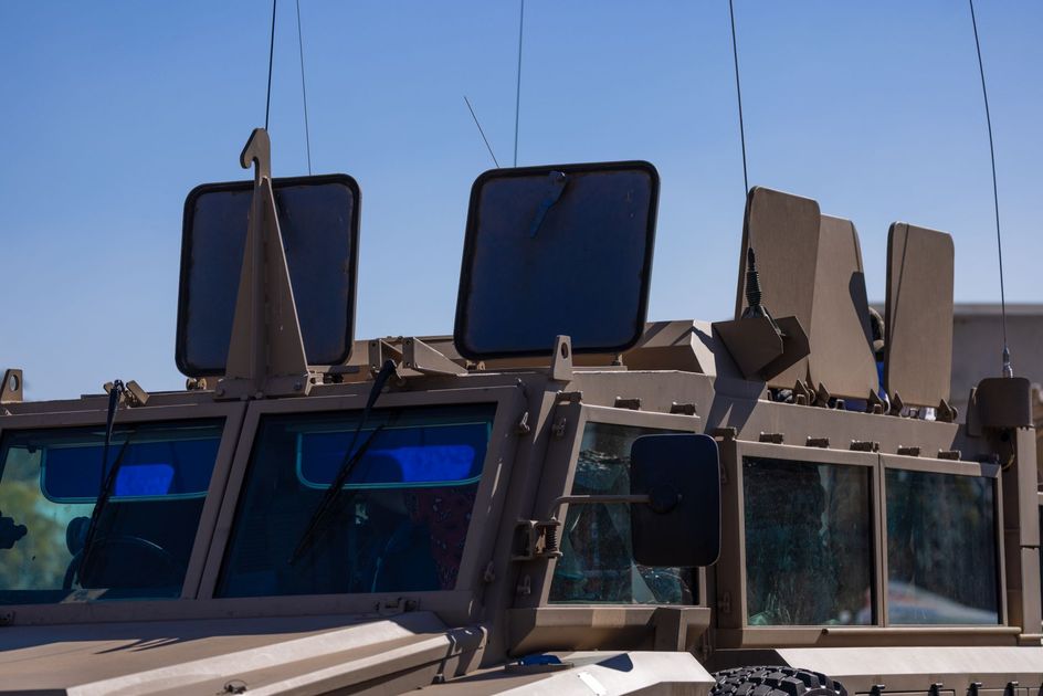 Ejército destruye 30 bocaminas con tanques en Santo Domingo
