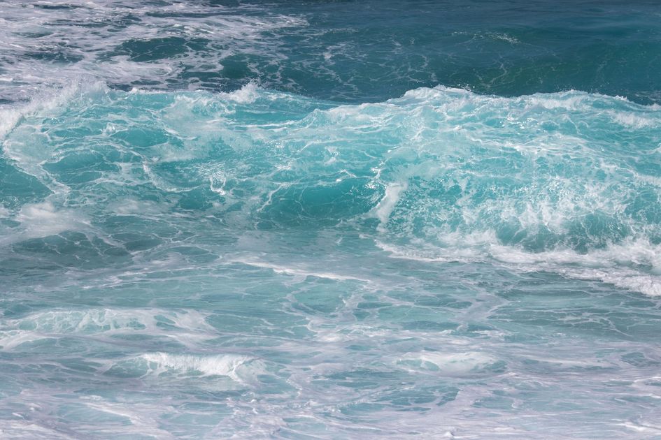 Irán explora energía marina en el Estrecho de Ormuz para diversificar su matriz energética