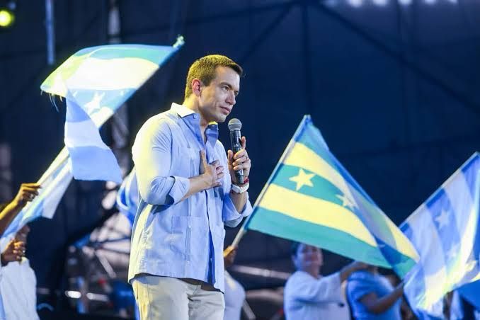 Daniel Noboa rindió homenaje a Guayaquil en sus 206 años de independence