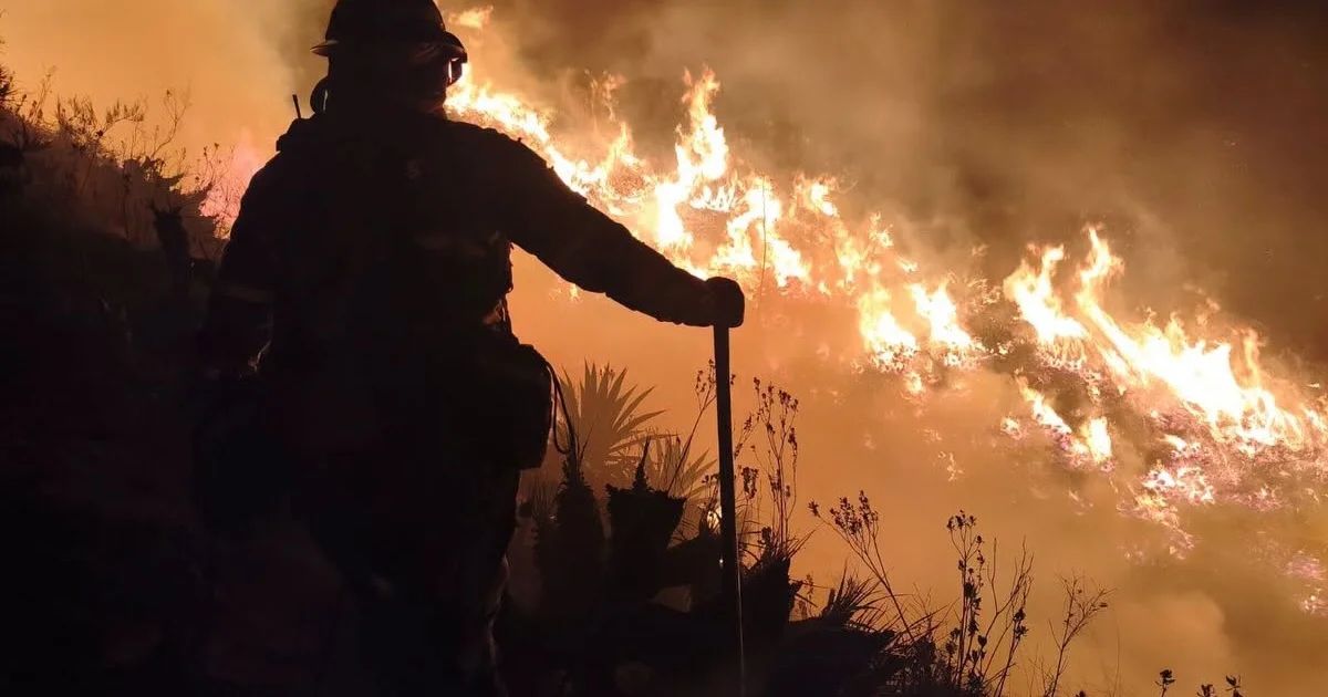 Incendio del Casitagua: Topografía extrema impide control total de las llamas