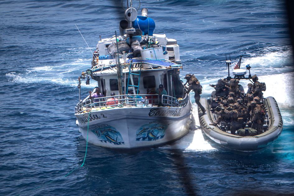 Marines estadounidenses revelan fotos de barcos ecuatorianos antes del bombardeo