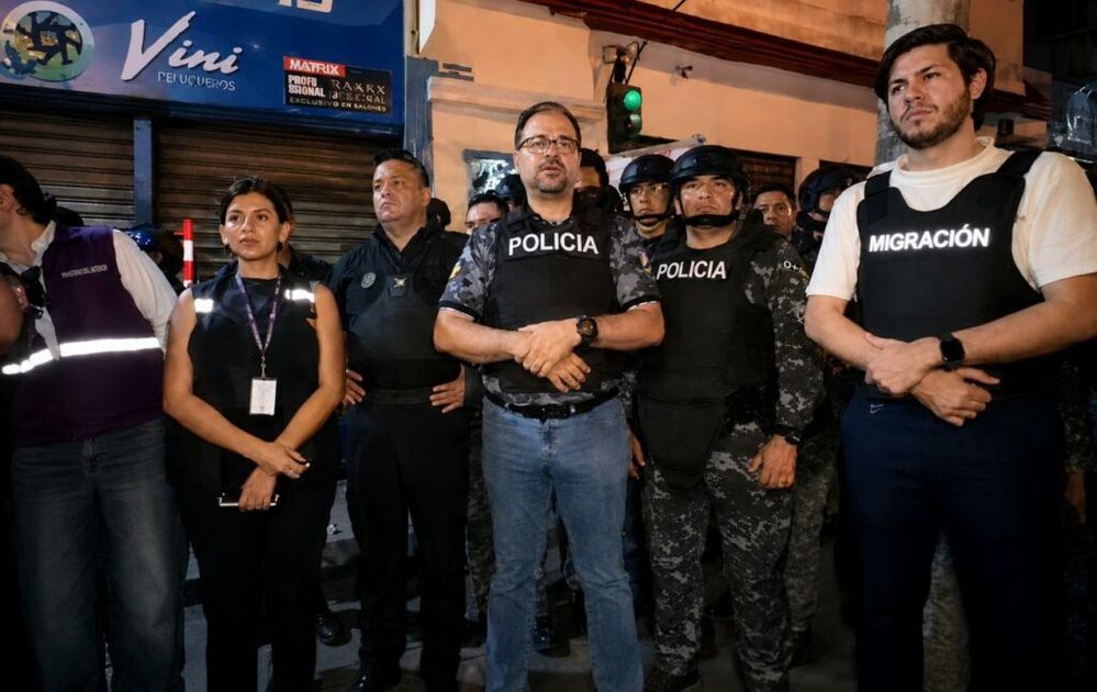 Operativo policial en Guayaquil desmantela red de microtráfico con captura de mujer armada