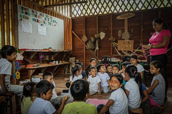 Amazonía ecuatoriana consolida modelo educativo propio con apoyo estatal