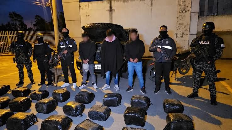 Desmantelan red narco en Carchi: detienen a tres colombianos y decomisan 300 kilos de marihuana