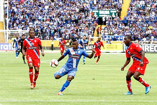 Emelec separaría a Miller Bolaños tras ser detenido por violar el toque de queda en Guayaquil