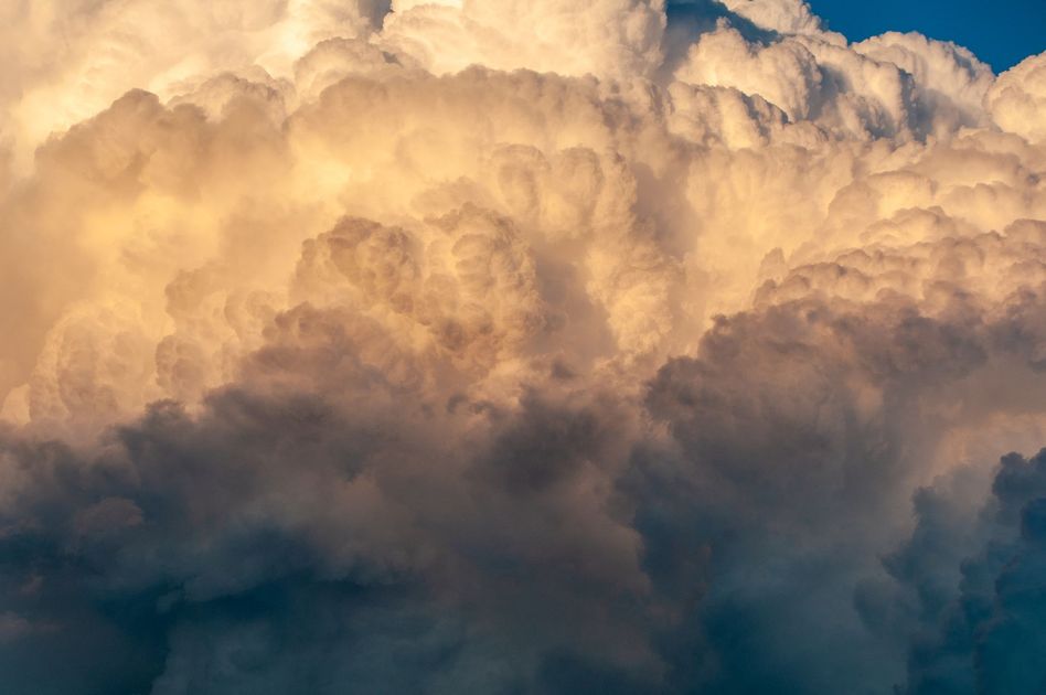Ecuador enfrenta la tormenta eléctrica más intensa del año con alertas en varias provincias