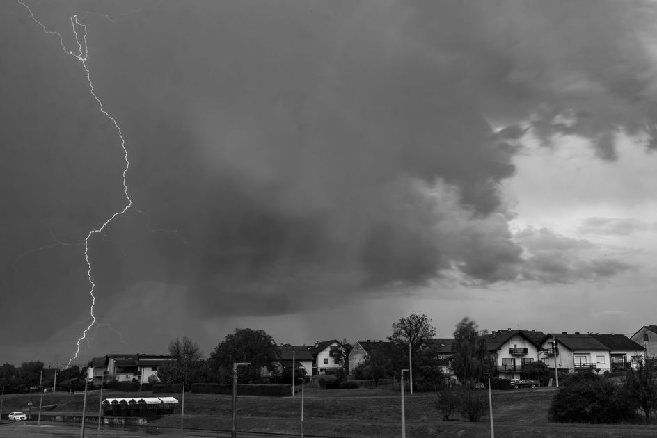 El Servicio Meteorológico de EE.UU. emite alerta crítica de tornados intensos para el centro del país