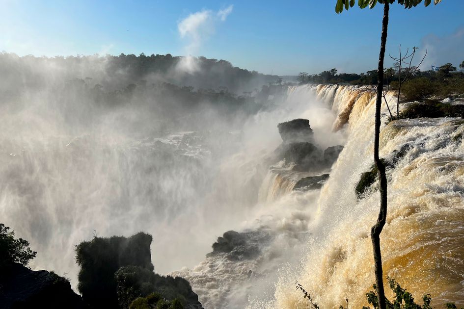 Cierre preventivo en Garganta del Diablo tras crecida récord del Iguazú