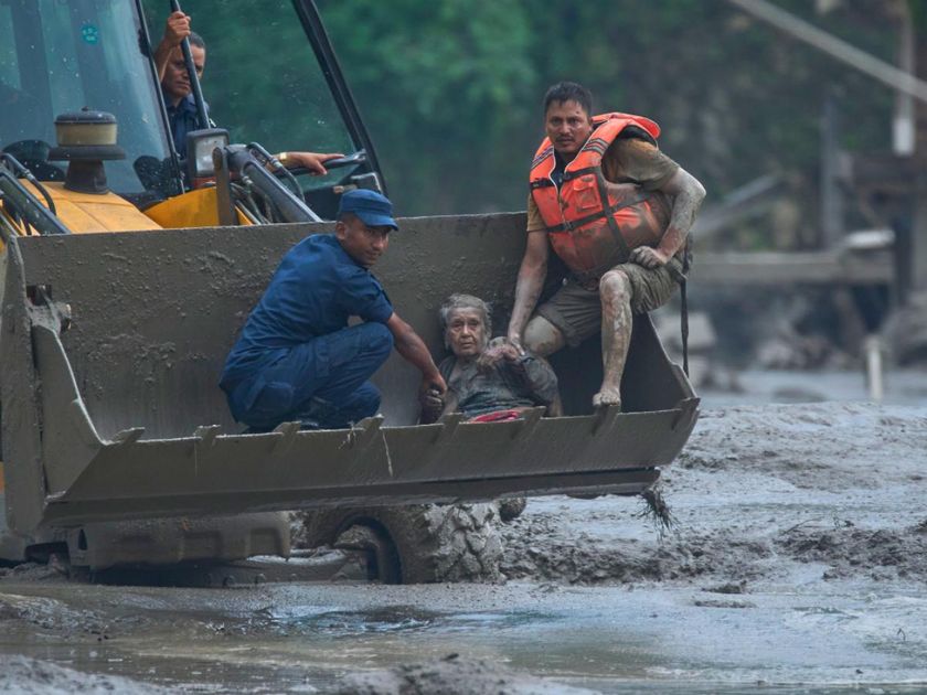 Nepal y Tíbet superan 390 muertos por colapso glaciar