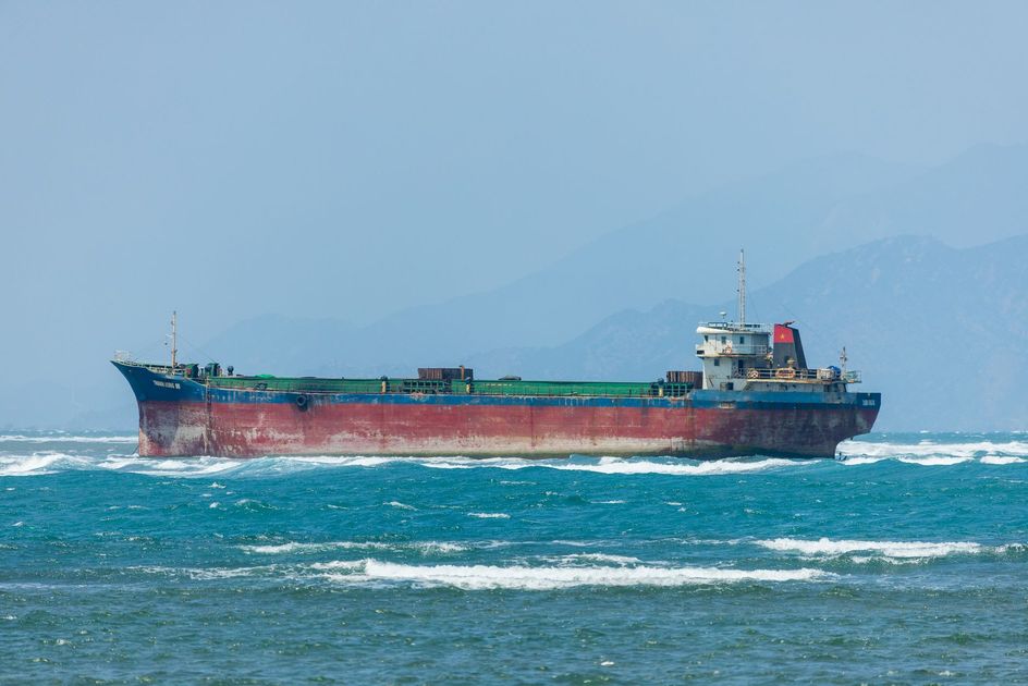 Armada de Ecuador y Guardia Costera de EE.UU. interceptan buque pesquero con 760 kg de droga en aguas internacionales