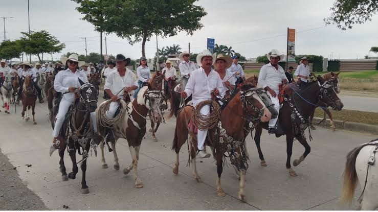 Daule celebra sus 25 años con cabalgata histórica: La Aurora afianza su identidad montuvia
