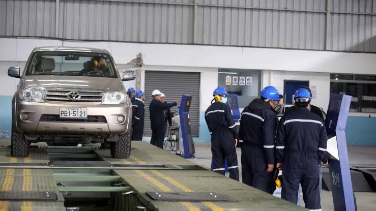 Suspensión de matriculación vehicular en Quito por fallas técnicas