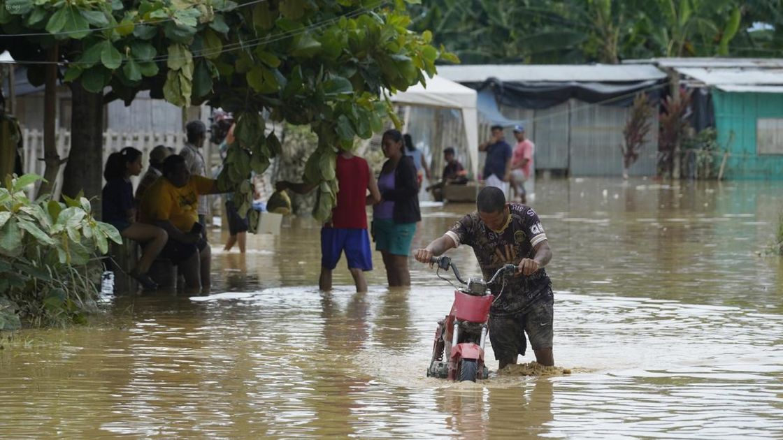 Desborde fluvial deja aislados a moradores de Isla Luis Vargas Torres en Esmeraldas