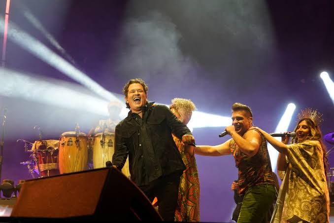Carlos Vives enciende Guayaquil: Éxito masivo en su presentación histórica en el Coliseo Rumiñahui
