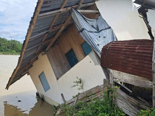 COE evalúa emergencia por lluvias en Esmeraldas tras colapso de viviendas