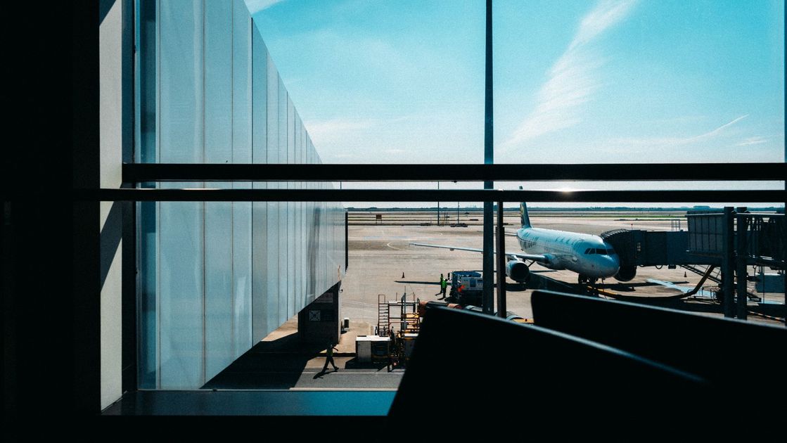 Aeropuertos de EE.UU. se preparan para otra oleada masiva de viajeros este fin de semana