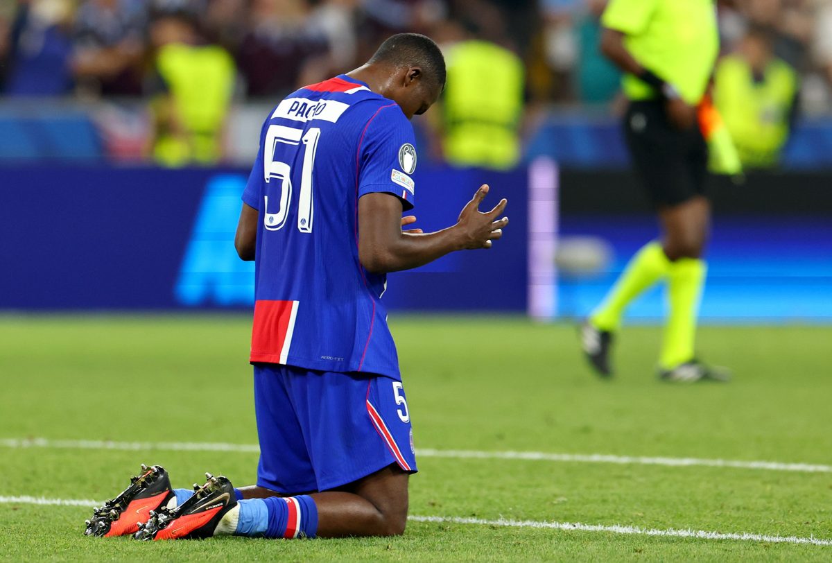 Willian Pacho figura en la lista preliminar para el Balón de Oro 2026 tras gran temporada