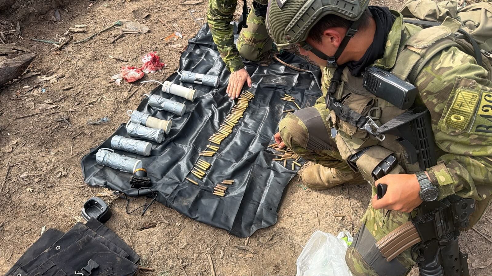 Fuerzas Armadas desmantelan campamento del Frente Óliv con arsenal militar completo