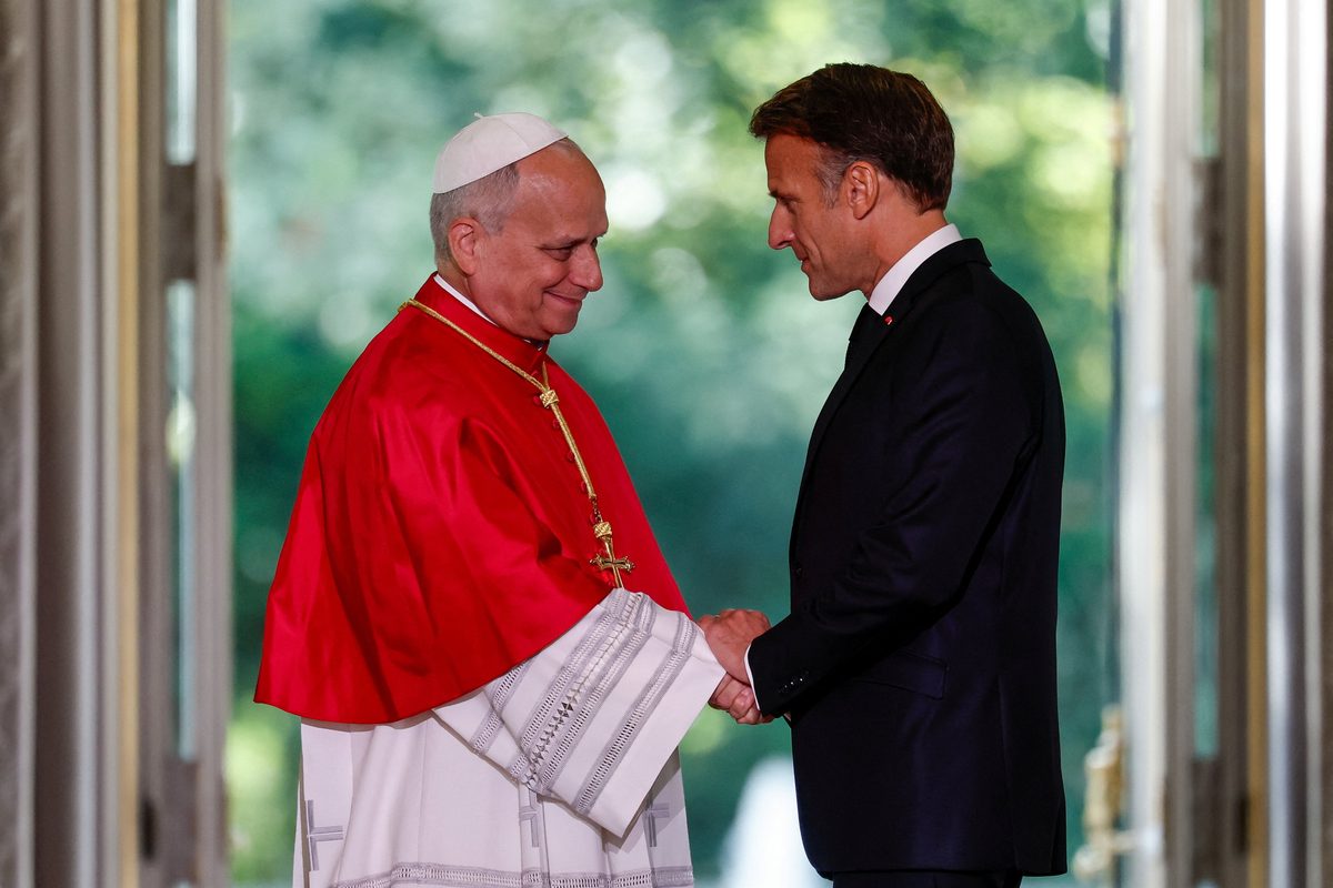 Análisis de los regalos diplomáticos recibidos por el Papa León XIV durante su visita a Francia