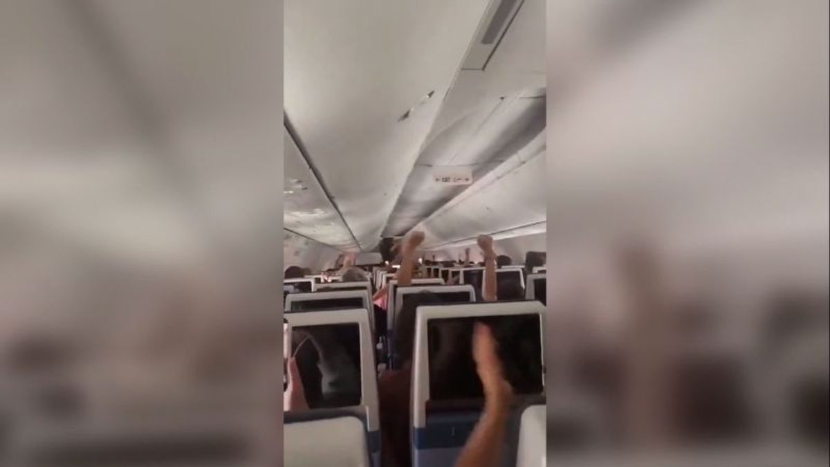 Pasajeros alivian tensión y festejan seguro aterrizaje de vuelo de Flydubai con incidente