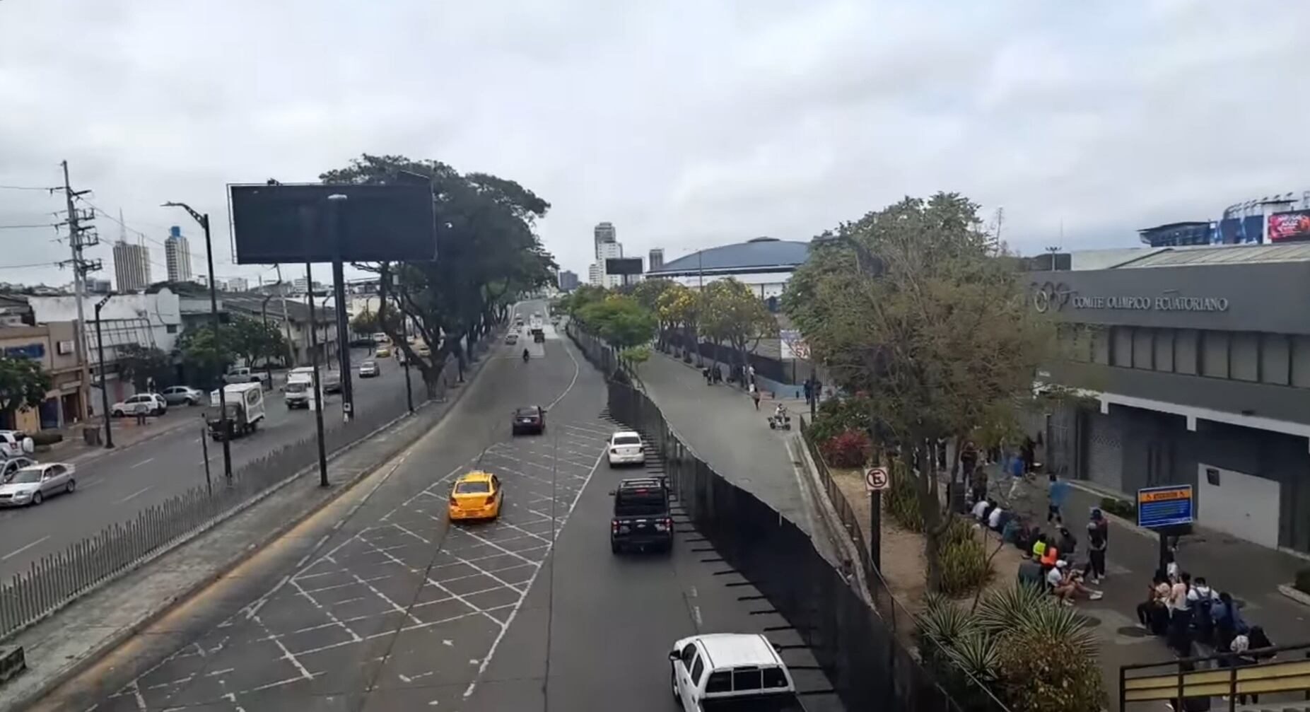 Medidas de seguridad y cierres viales rodean el Estadio Modelo durante Fiestas de Azogues