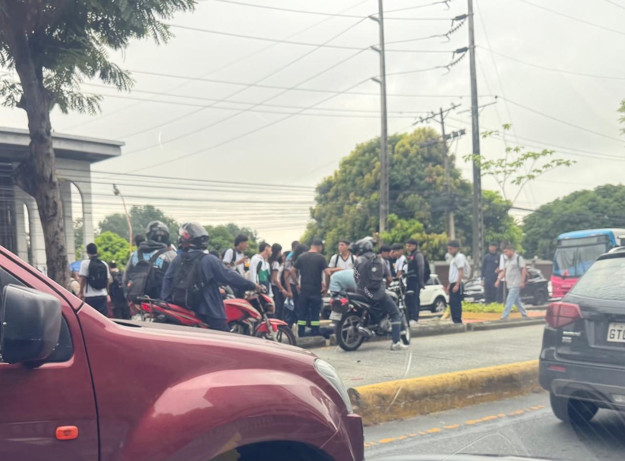 Trágico accidente en Guayaquil deja estudiante fallecida y paraliza tráfico en Carlos Julio Arosemena