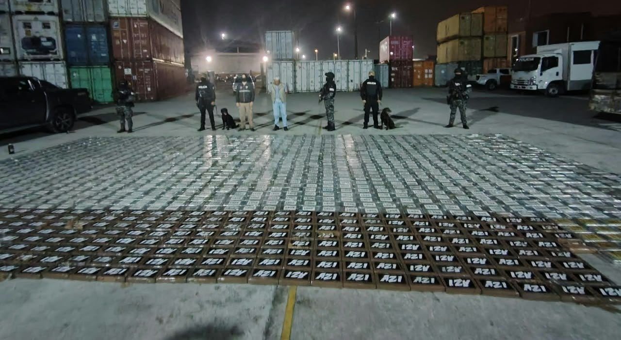 Incautan 1,6 toneladas de cocaína en Puerto de Guayaquil tras arrestar a empleados de firma exportadora