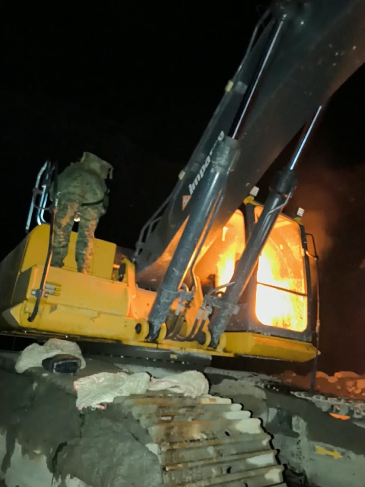 Ejército desmantela red ilegal: incautan más de 18 mil sacos en operativos contra minería no regulada