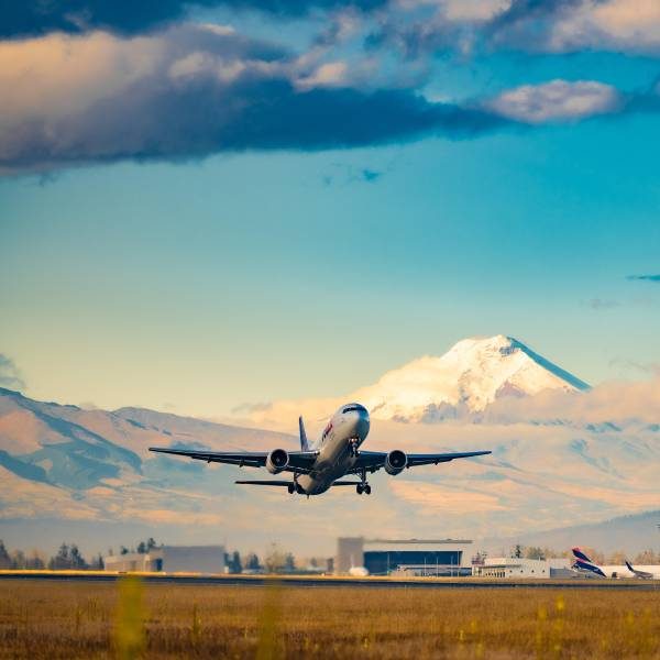 Ecuador restringe abastecimiento de combustible aéreo al 50% desde el 21 de marzo