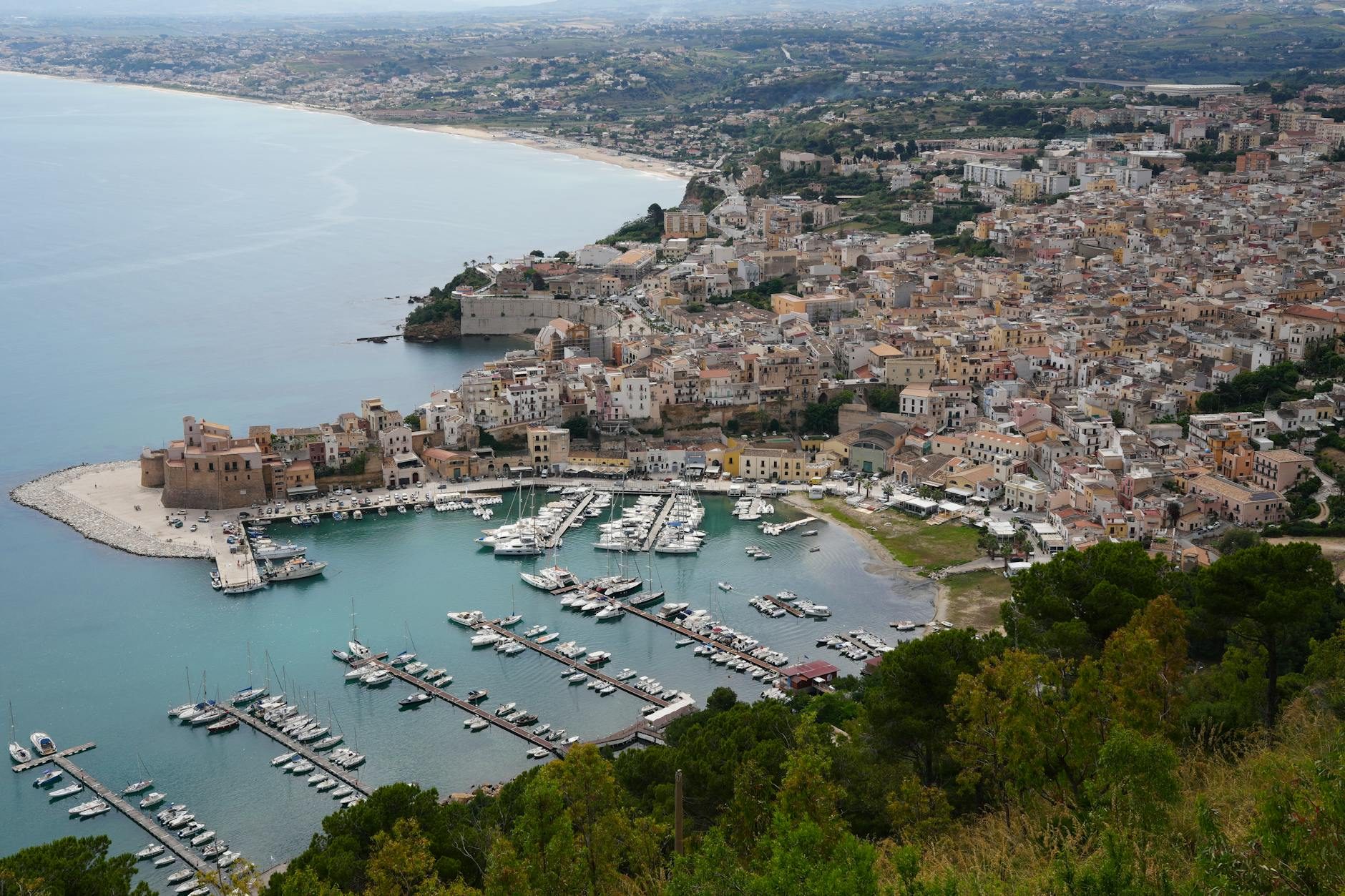 Un bloqueo del Estrecho de Ormuz por el conflicto con Irán amenaza con desatar una crisis energética global
