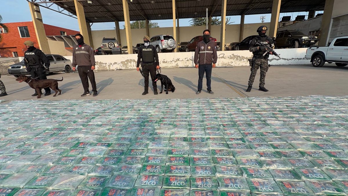 Ecuador desarticula red narcotraficante con 1.2 toneladas de cocaína destinadas a Europa