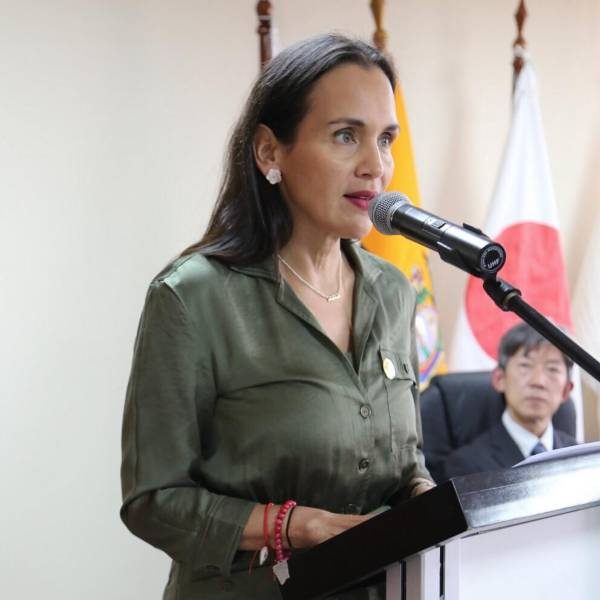 Ministra Manzano descarta déficit energético y atribuye los cortes de luz a fallas puntuales en infraestructura