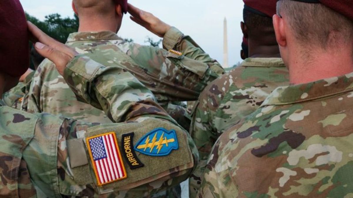 EE.UU. despliega 2.000 paracaidistas al Golfo Pérsico mientras Irán niega cualquier negociación con Washington