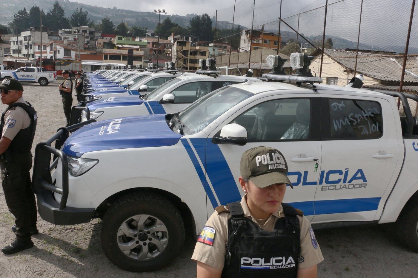 Gobierno entrega 190 patrulleros y miles de equipos a la Policía para reforzar la seguridad en Quito