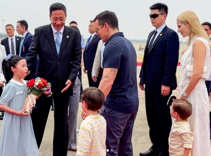 Daniel Noboa en China busca consolidar al banano y camarón como pilares de la diplomacia económica