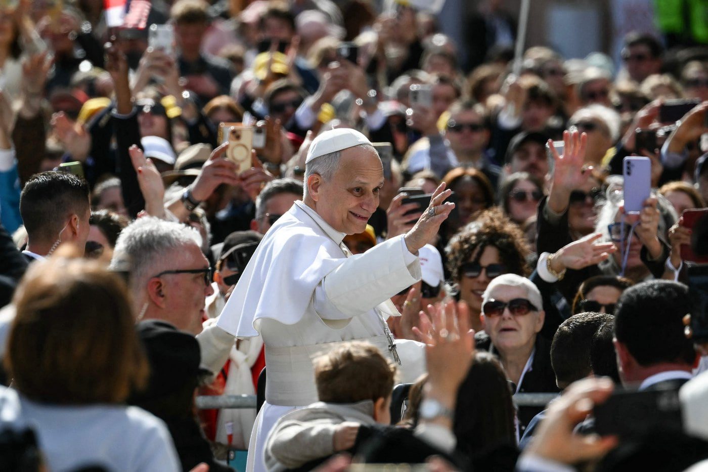 Papa León XIV insta a la paz durante su primer Domingo de Ramos, lamentando conflictos globales