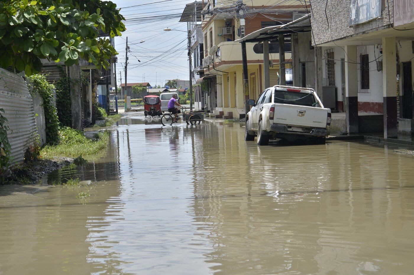 Gobierno entrega bono de contingencia a 751 familias afectadas por lluvias en Salitre