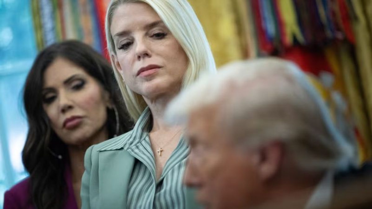 El gabinete de Trump teme que nadie esté a salvo tras los despidos de Bondi y Noem